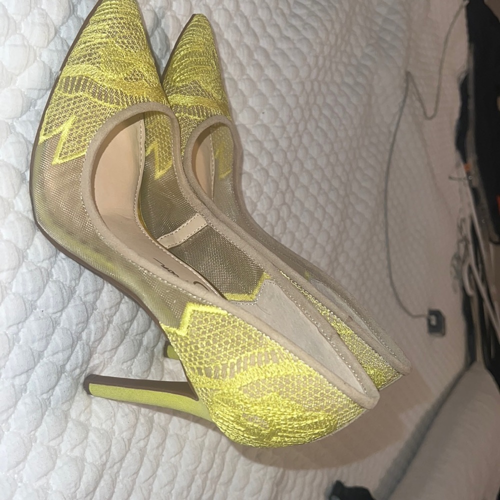 Electric yellow Jessica Simpson heels! Size 7.5 never worn! So fun!